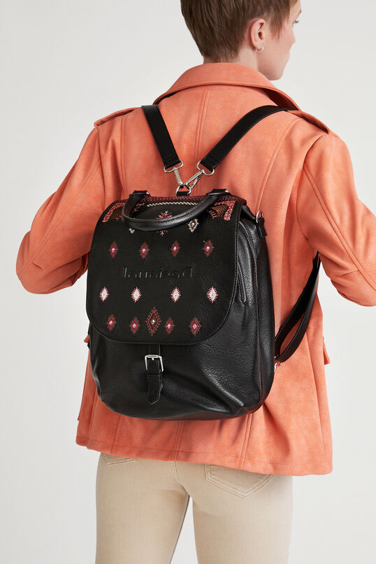 Desigual hátizsák és válltáska fedeles hímzett táska fekete