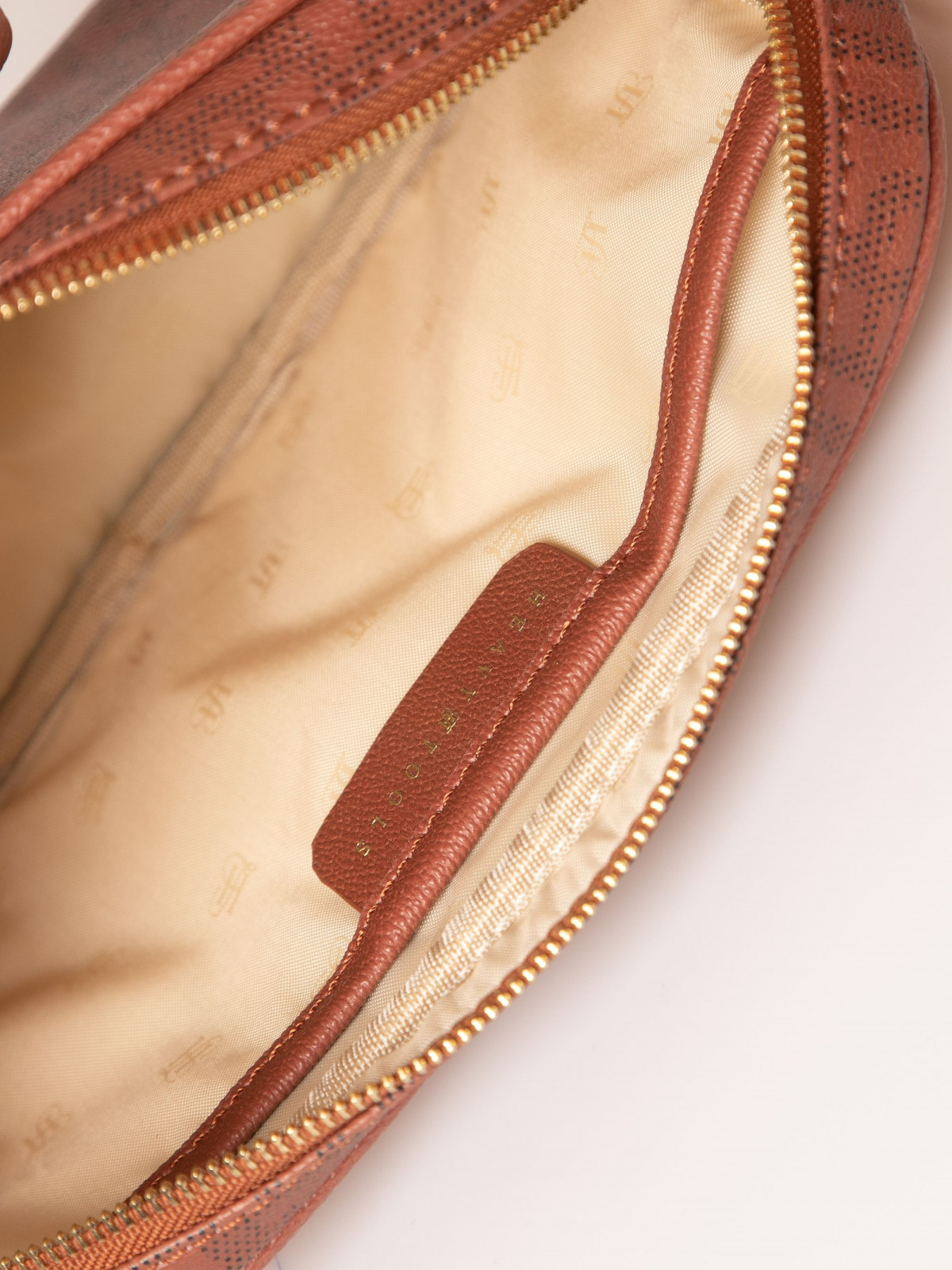 HeavyTools láncos vállpántos dekoratív női táska Elusive barna