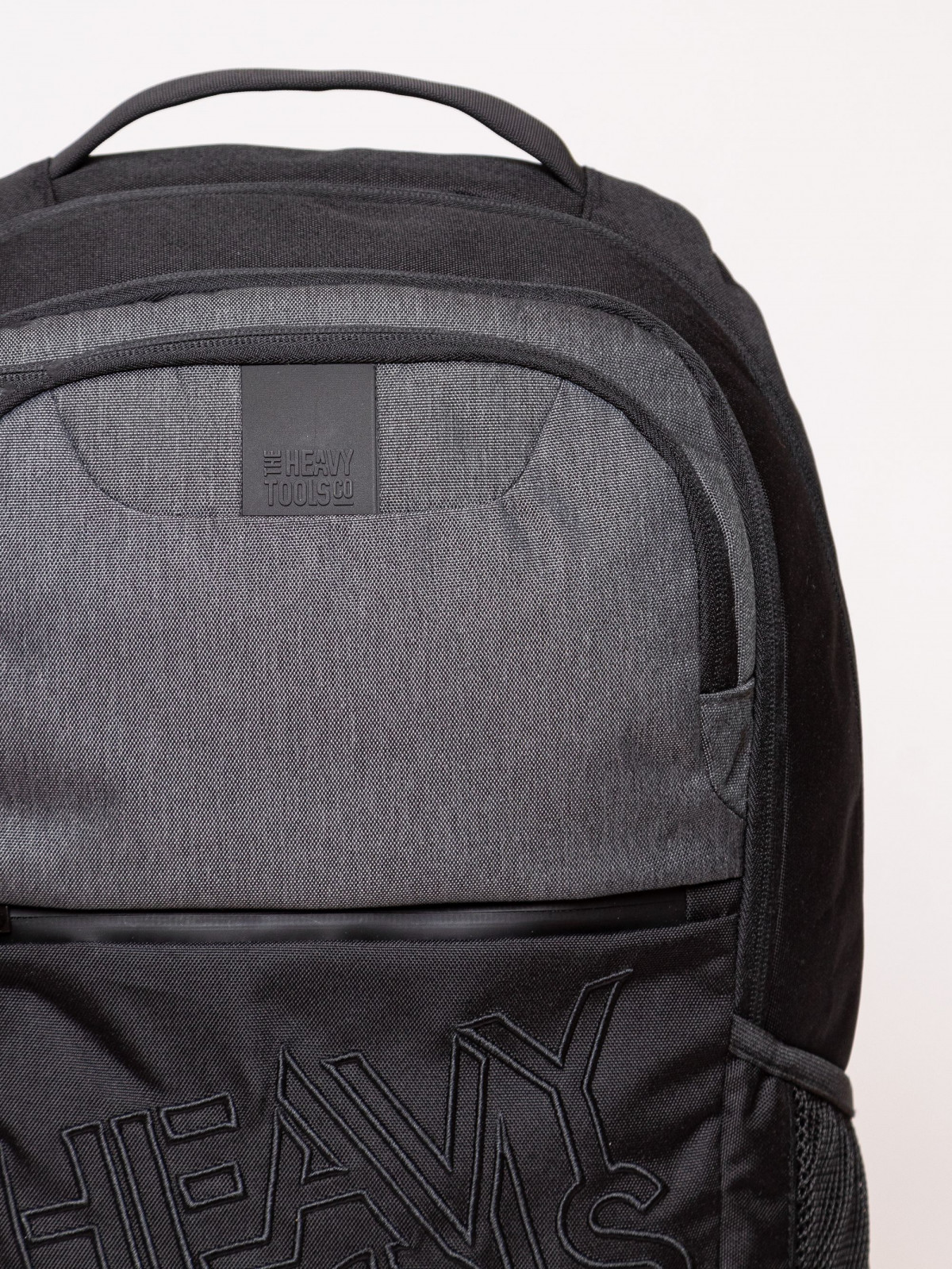 HeavyTools kulacstartós laptop hátizsák Element fekete